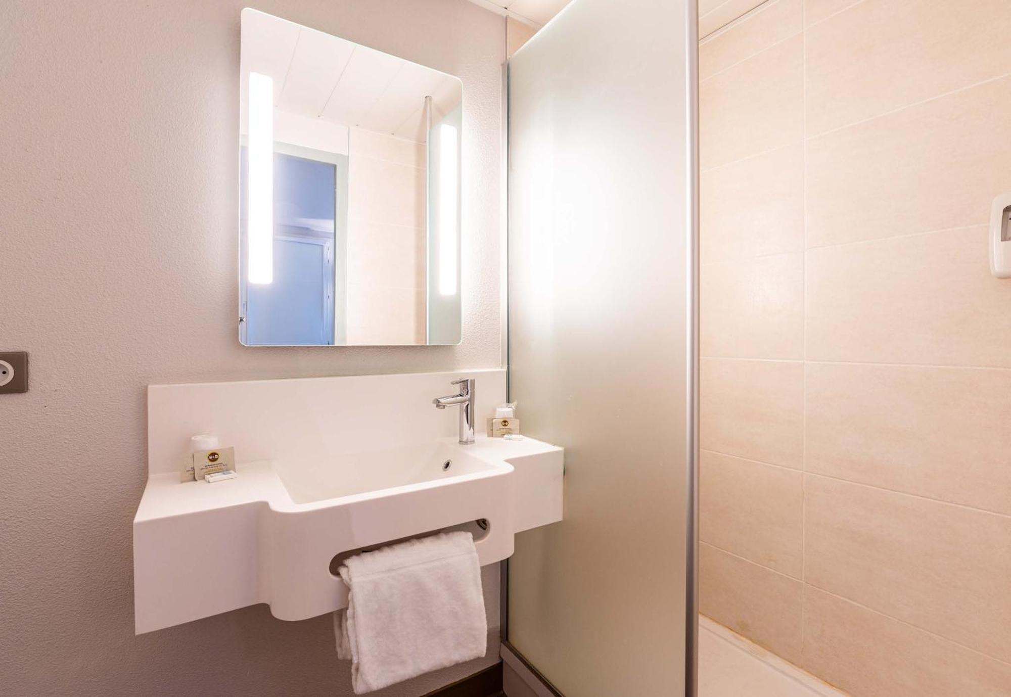 B&B Hotel Saint Jean De Maurienne Sainte-Marie-de-Cuines Εξωτερικό φωτογραφία